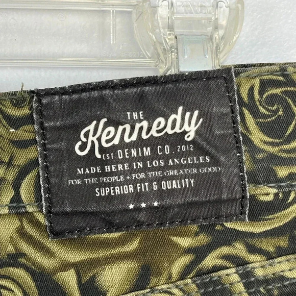 The Kennedy Denim Co Mens Green Printed Stone Rose Bermuda Shorts‎ Size 32 - Picture 5 of 11